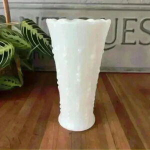 Anchor Hocking Milk Glass Teardrops And Pearls Pattern 7” Vase Scalloped Edge